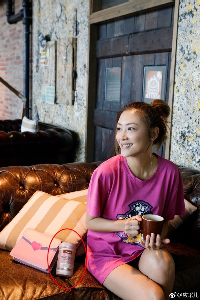 報喜訊啦！應采兒開心宣布「終於有隊友」　粉絲驚見「床上有亮點」嗨喊：真的懷孕了