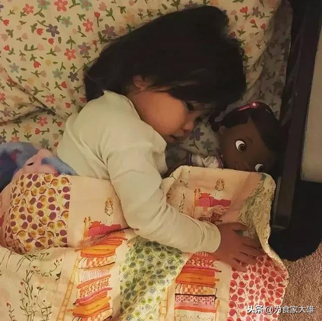 在愛中長大！4歲女孩「領養2年前後驚人對比」  一張張都讓父母暖哭：感謝妳願意來我身邊