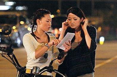 她曾在演藝圈苦熬3年「閃婚嫁大12歲富豪」！「一連生3胎」如今34歲仍如少女美麗