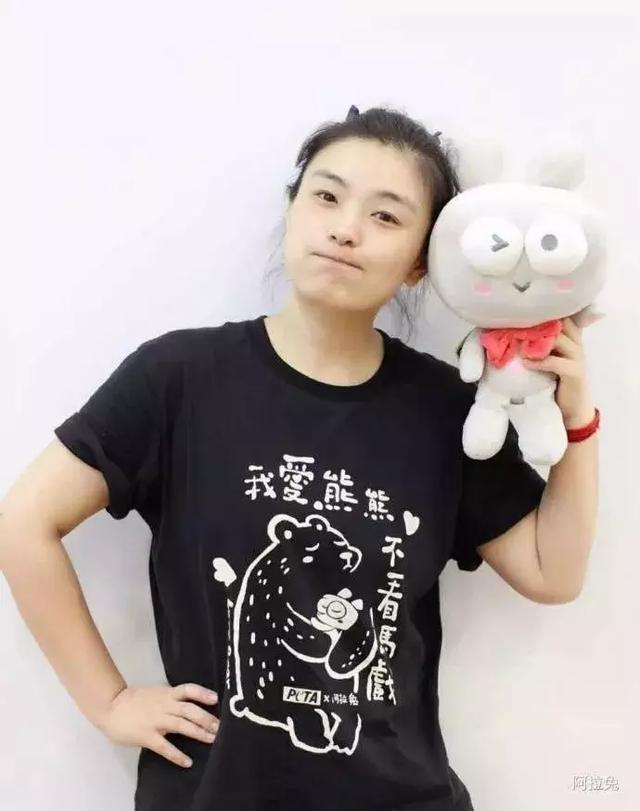 連胡歌都敬佩的女人！ 十年來為環保吃素  積極獻身公益活像「苦行僧」 他讚嘆：只能仰望她
