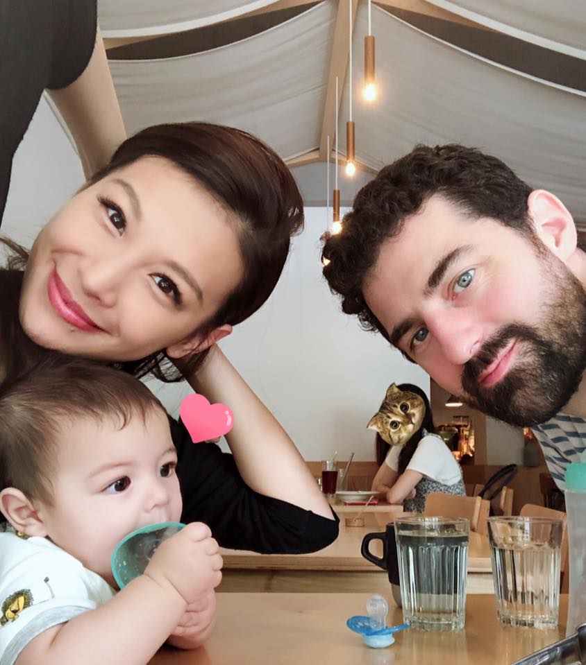 艾莉絲離婚「帶女兒毅然飛法國」日子不好過　現任丈夫把小孩視如己出：幸福是自己給自己的