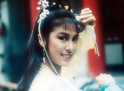 同父同母不同命！ 姐姐成「凍齡香港影后」 她卻17歲未婚生子  等不到對方離婚「仍不後悔」