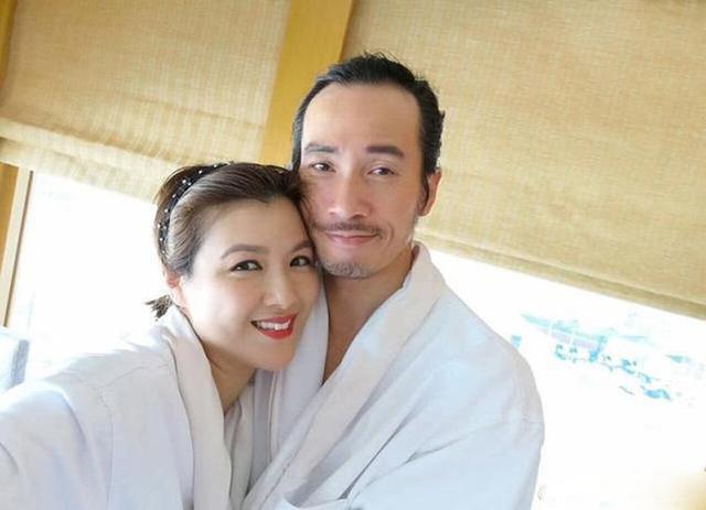 含金湯匙出生的豪門千金　卻嫁窮小子「3年生三胎」老公超顧家