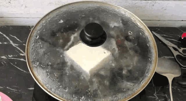 丈母娘要吃「泥鰍鑽豆腐」，做廚師的女婿滿口答應，結果出鍋後尷尬了！