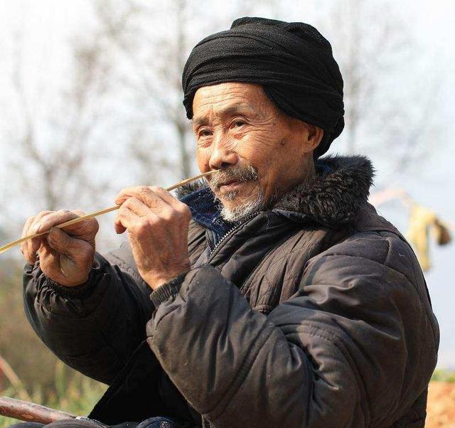 「久病床前無孝子，久窮家中無賢妻」有道理嗎？每人答案都不同 誰都「沒資格評斷」