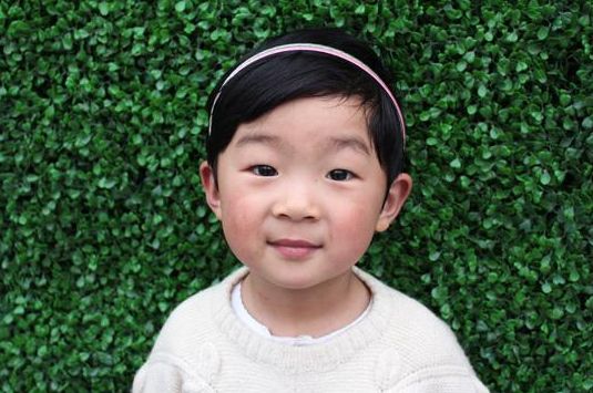 父親姓「劉」，舅舅給孩子起名字，母親大怒：你倒著念看看！頓時大家都尷尬了