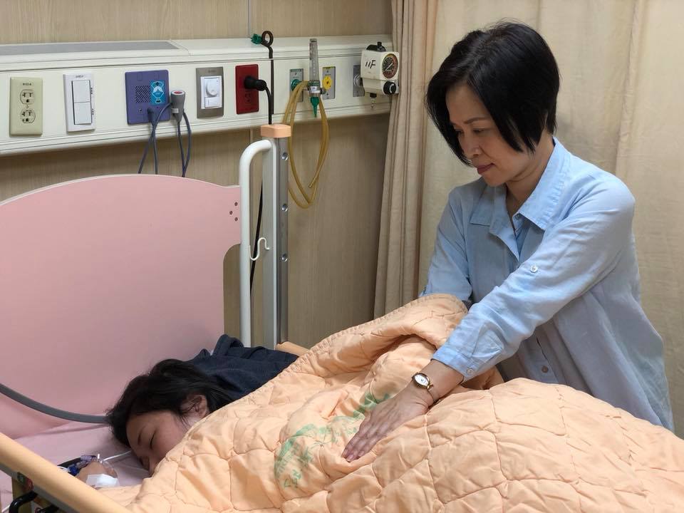 18歲女兒「邊抗病邊苦讀」硬撐拚進台藝大！ 名嘴楊月娥痛哭流涕：其實我沒那麼勇敢