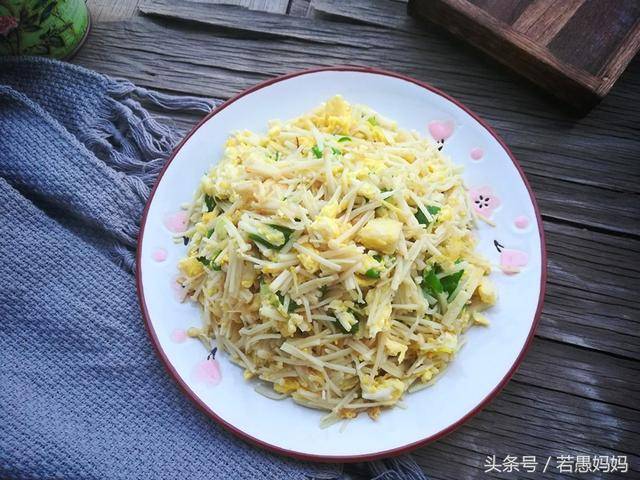 別再用韭菜炒雞蛋了，用它炒雞蛋，脆嫩爽口，好吃到停不下筷子