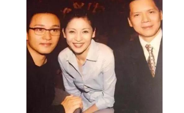 6歲患病18歲被母親被賣到舞廳　23歲「嫁演藝圈大佬」鶼鰈情深38年