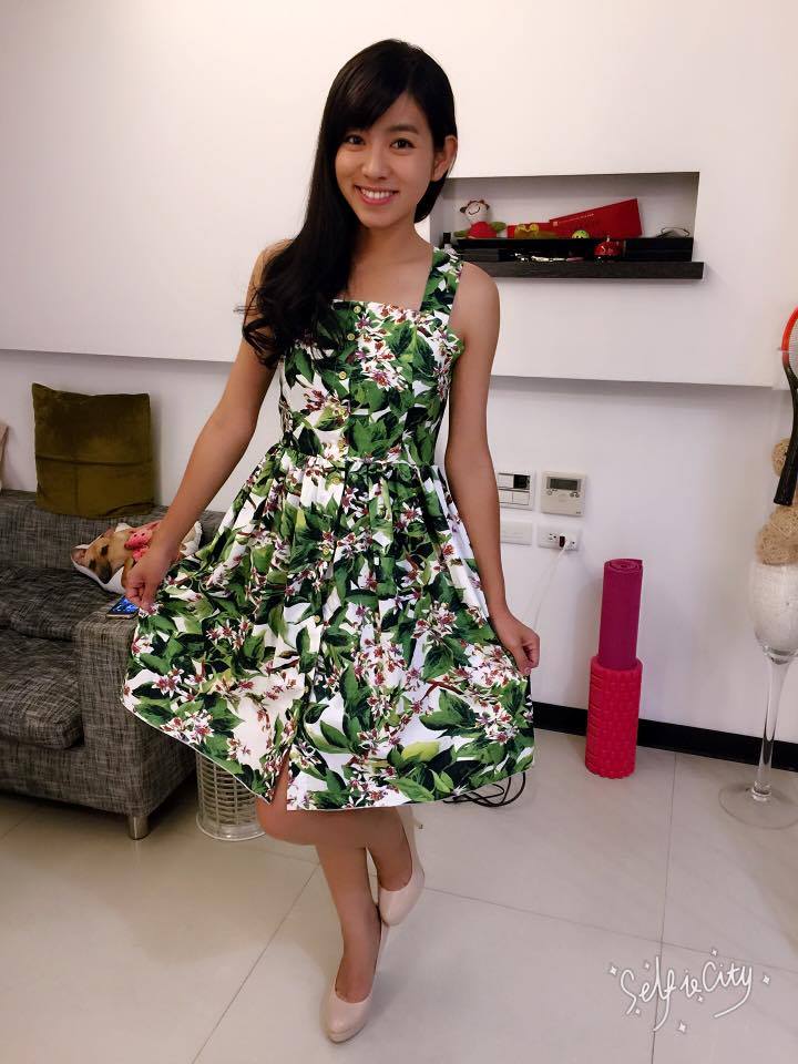 米可白剛出道「月賺1600元」窮到戶頭沒錢領　爸媽「愛女心切」讓她立志賺大錢孝敬