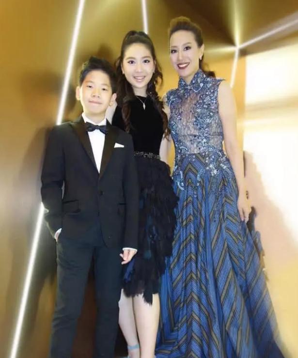 甄子丹妻女近照!母女身材苗條「宛如姐妹花」 老婆把「前妻的兒子視如己出」超幸福