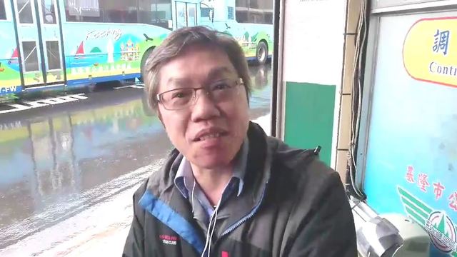 搭公車沒注意！基隆小學生「誤投1000元」當場不知所措　司機「堅持照公司規定」網友暖哭了