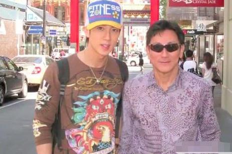 一生只愛一個人!吳尊父子都與初戀結婚 淚揭「媽離去16年心聲」四處求醫:聽天由命