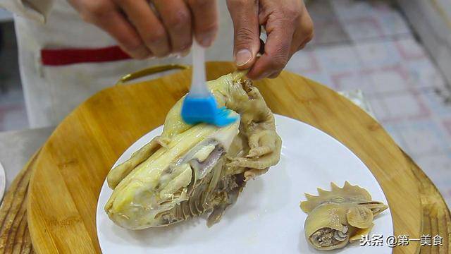 大廚教你白切雞的做法，清淡美味，在家也能做出廣式白切雞