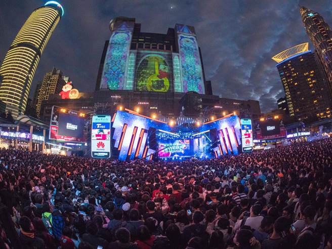 還以為跨年！新北耶誕城演唱會「擠爆20萬人」嗨翻　深夜「散場後一幕」民眾全看傻：太驚訝了
