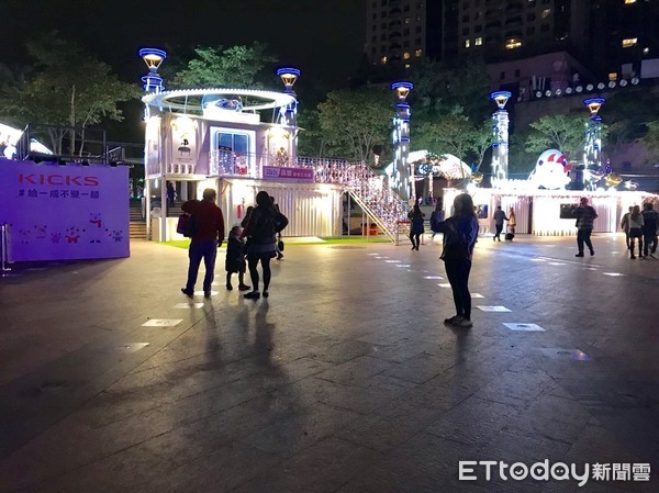 還以為跨年！新北耶誕城演唱會「擠爆20萬人」嗨翻　深夜「散場後一幕」民眾全看傻：太驚訝了