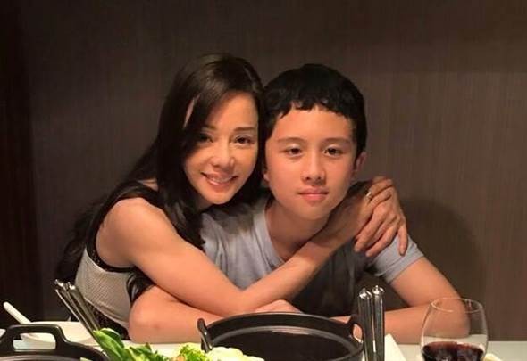 狄鶯代言醫美補錢坑「照片被無預警下架」 診所出面喊「我們是為了她好」曝光背後內幕