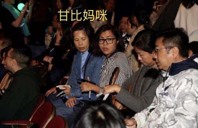劉德華演唱會「驕傲秀女兒作品」滿臉父愛　力求完美「妻女化身粉絲」激動鼓掌