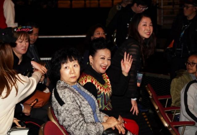 劉德華演唱會「驕傲秀女兒作品」滿臉父愛　力求完美「妻女化身粉絲」激動鼓掌