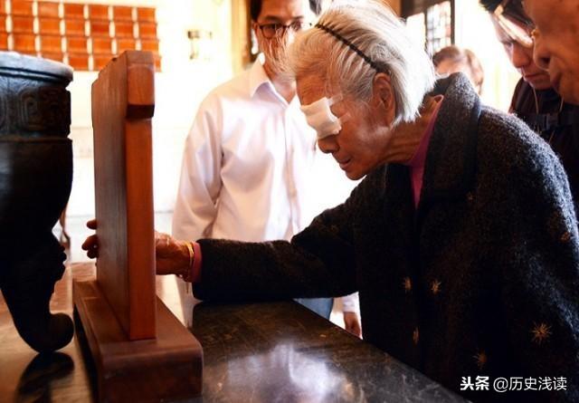 丈夫為國家犧牲！93歲老婦「77年來未曾忘記」　不顧高齡體弱飄洋過海「見他一面」