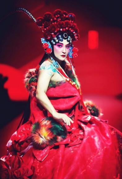 陳志朋終於正常了！摒棄辣眼造型，變身「小張國榮」！之前一切是為了兒子！