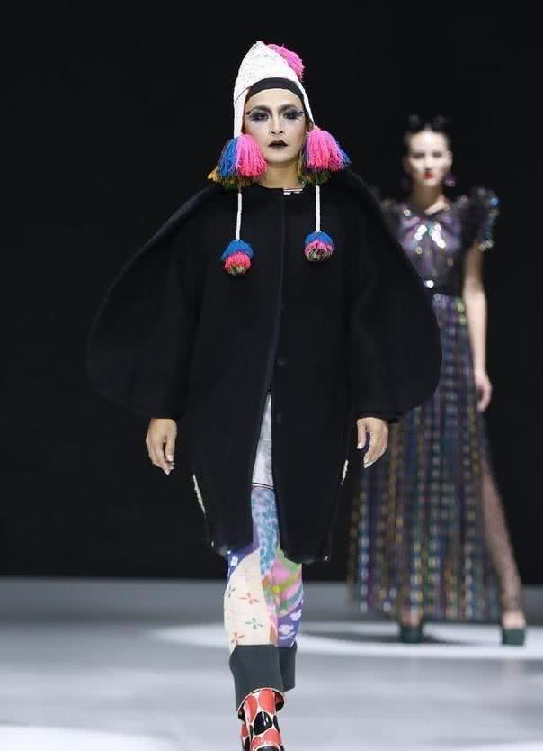 陳志朋終於正常了！摒棄辣眼造型，變身「小張國榮」！之前一切是為了兒子！