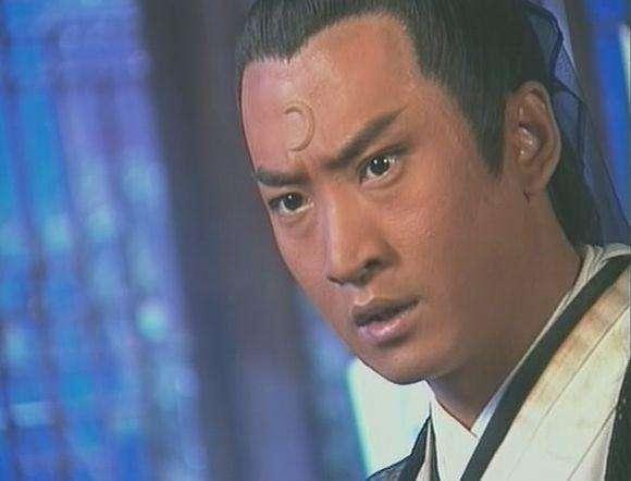 影帝梁家輝在片場如何拍戲？從「小舉動」看出質樸敬業  網友戲稱「影帝和明星的差別」