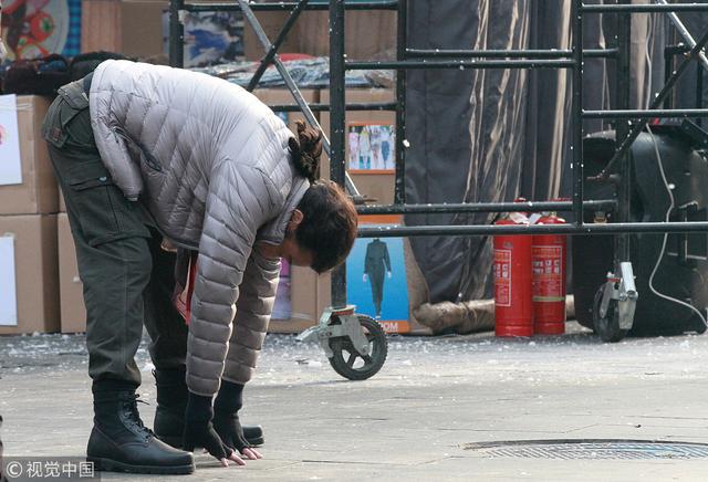 影帝梁家輝在片場如何拍戲？從「小舉動」看出質樸敬業  網友戲稱「影帝和明星的差別」