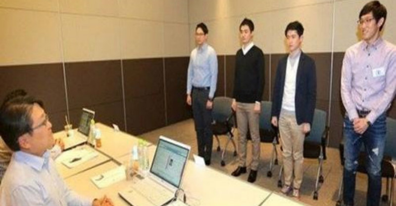 面試官：你請客吃飯「朋友帶一群陌生人來」怎麼辦？小伙「機智回答」被當場錄取
