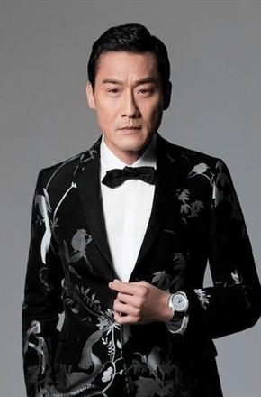 影帝梁家輝在片場如何拍戲？從「小舉動」看出質樸敬業  網友戲稱「影帝和明星的差別」