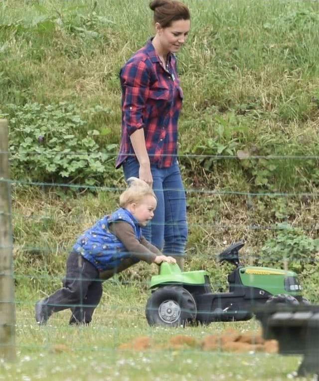 凱特王妃一直都那麼優雅嗎?私下模樣大公開,鏡頭後帶孩子的她判若兩人,很多人沒見過!