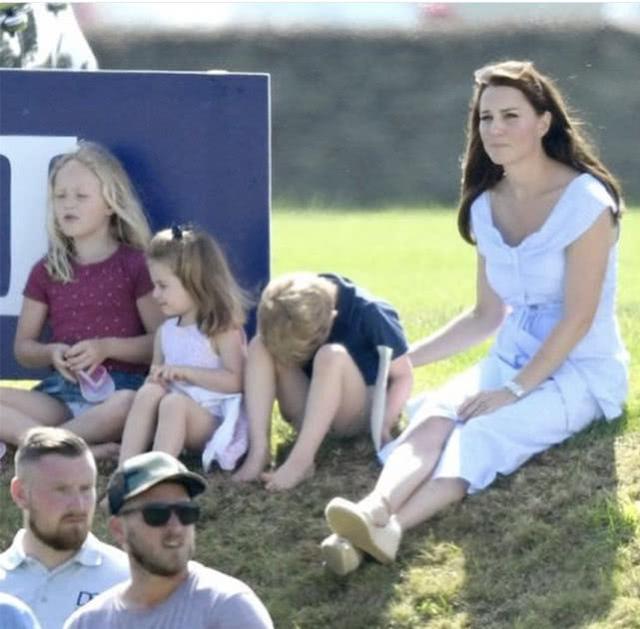 凱特王妃一直都那麼優雅嗎?私下模樣大公開,鏡頭後帶孩子的她判若兩人,很多人沒見過!