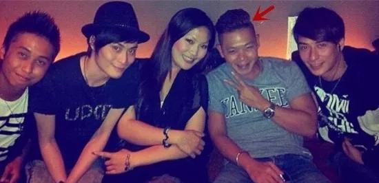 曾是「周星馳御用龍套」！沉潛兩年後成「演藝圈招牌綠葉」婚禮陣容眾星雲集