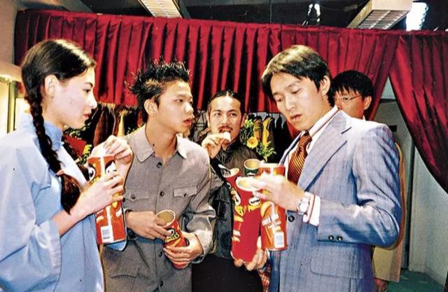 曾是「周星馳御用龍套」！沉潛兩年後成「演藝圈招牌綠葉」婚禮陣容眾星雲集