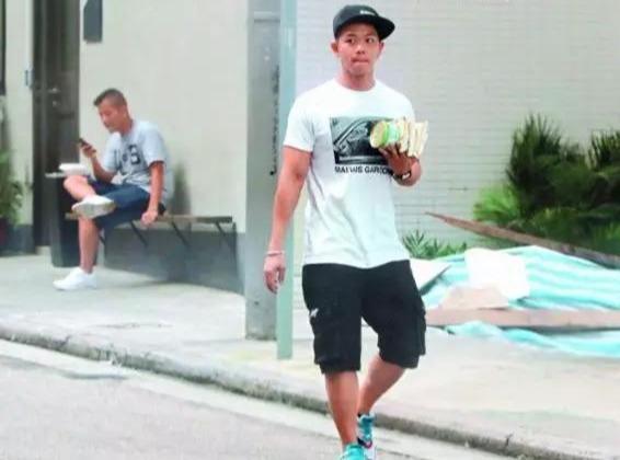 曾是「周星馳御用龍套」！沉潛兩年後成「演藝圈招牌綠葉」婚禮陣容眾星雲集