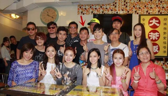 曾是「周星馳御用龍套」！沉潛兩年後成「演藝圈招牌綠葉」婚禮陣容眾星雲集