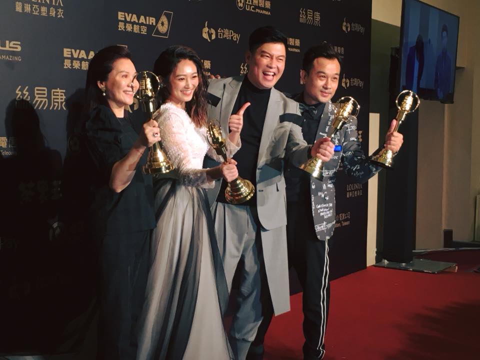 一見鍾情就是13年!曾國城「浪子回頭娶嬌妻」第2次就見父母 「50大壽牽妻合唱情歌」兒是資優生