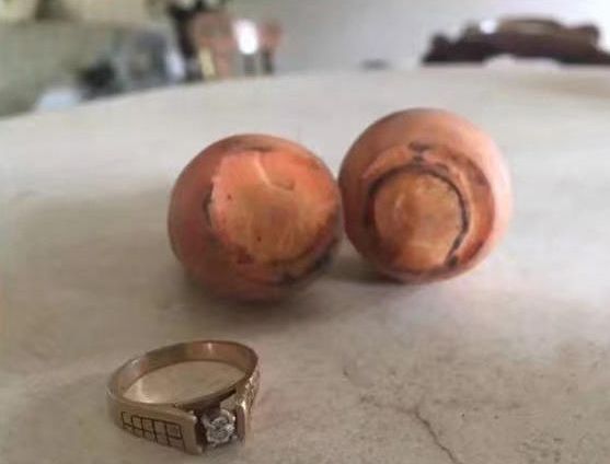 86歲老婆婆院子種菜，發現「戴戒指的胡蘿蔔」，拿起看清後高興壞了