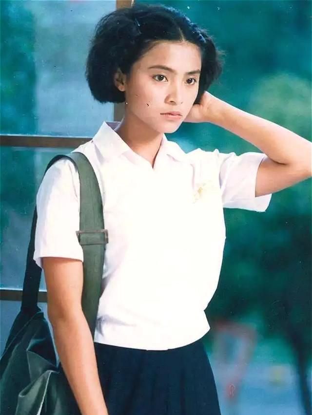 30歲就滿頭白髮！曾「預言劉德華大紅」成真，當紅時「嫁給富豪」從此相夫教子