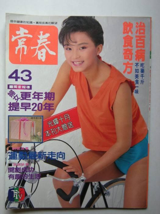30歲就滿頭白髮！曾「預言劉德華大紅」成真，當紅時「嫁給富豪」從此相夫教子