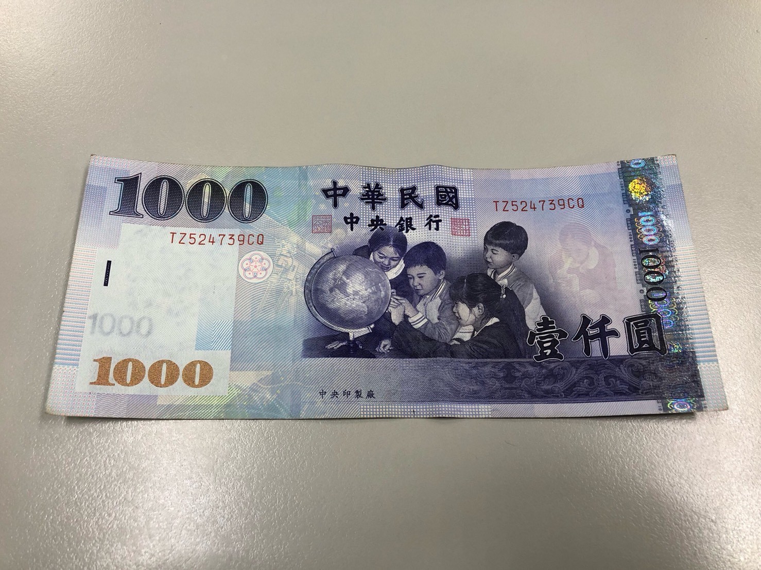節儉父逼哭萬人！上台北擔心女兒「猛塞千元鈔」   回頭「傻借5元」背影讓她淚崩：永遠是最好的男人