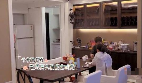 賈靜雯千萬豪宅曝光！「面積小而溫馨」一家五口住剛好　洗手間和衣帽間居然連一起