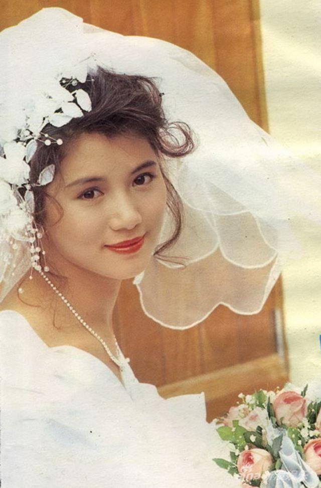 當上世紀香港女星穿上婚紗！王祖賢、周慧敏美得令人屏息　誰都別和林青霞比美