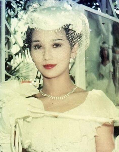 當上世紀香港女星穿上婚紗！王祖賢、周慧敏美得令人屏息　誰都別和林青霞比美