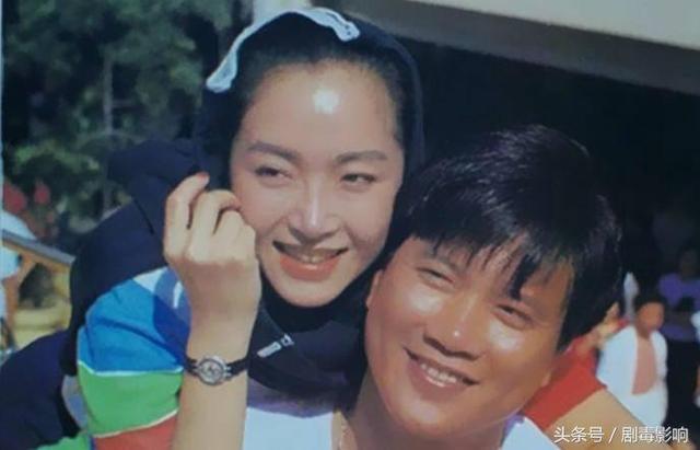 曾被富商騙嫁，與萬梓良婚變！60歲恬妞「與女兒相依為命」：再也不信愛情