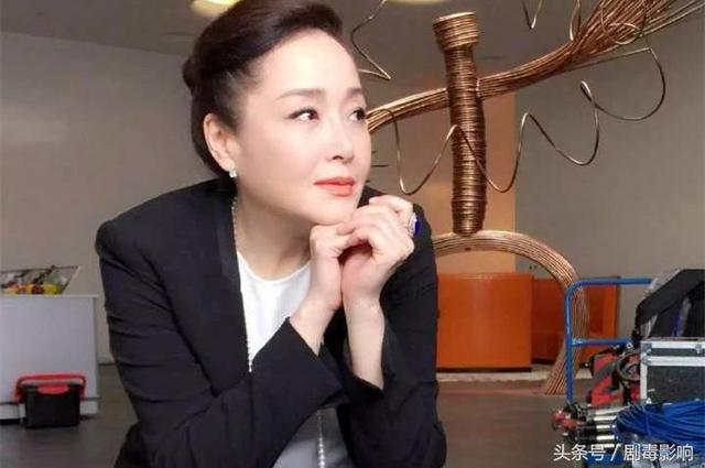 曾被富商騙嫁，與萬梓良婚變！60歲恬妞「與女兒相依為命」：再也不信愛情