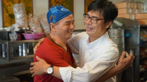 謝家肉粽「挺韓國瑜生意掉3成」呼籲別搞意識形態　老闆下一秒「 槓上挺邁肉粽店」：有夠沒骨氣