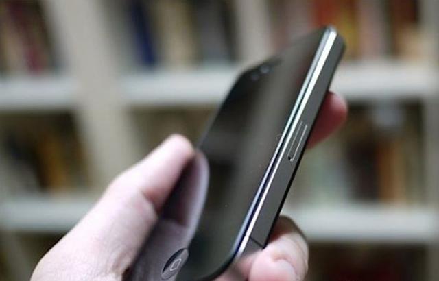 丈夫走後妻子查出懷孕，給公公報喜對方忘掛電話，裡面對話卻讓她渾身顫抖....