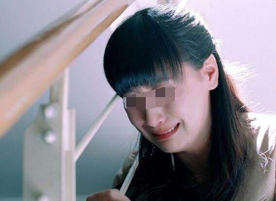 丈夫走後妻子查出懷孕，給公公報喜對方忘掛電話，裡面對話卻讓她渾身顫抖....