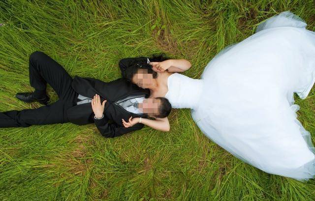 弟弟進城看哥哥,大嫂嫌髒不讓進屋,下樓聽到鄰居對話,傻住!